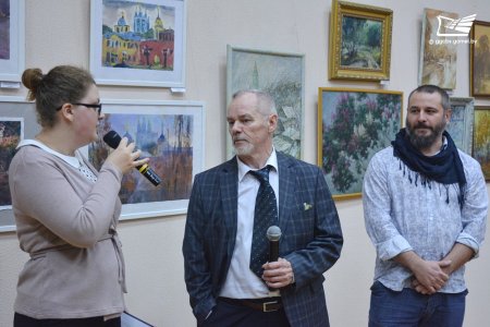 Открылась выставка Виктора и Дениса Петруленковых «Арт города»