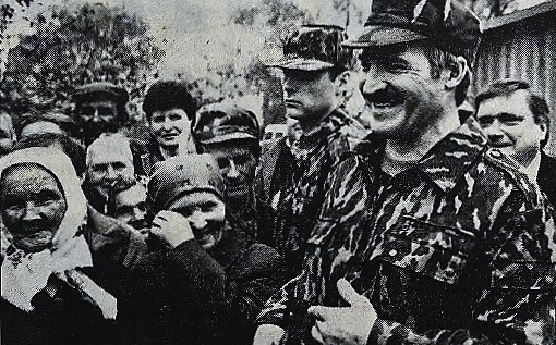 Президент Республики Беларусь А. Г. Лукашенко в д. Гридни, Наровлянский район, 2001 г.