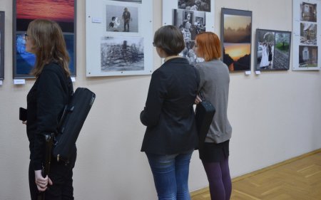 В центральной городской библиотеке открылась фотовыставка Сергея Холодилина «Мгновения»
