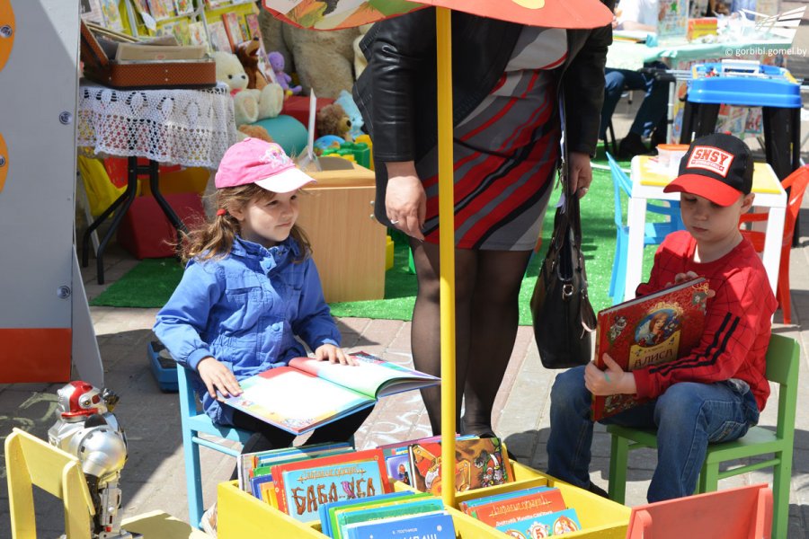 Читали, играли, смотрели на фестивале книги #ЧитайГомель