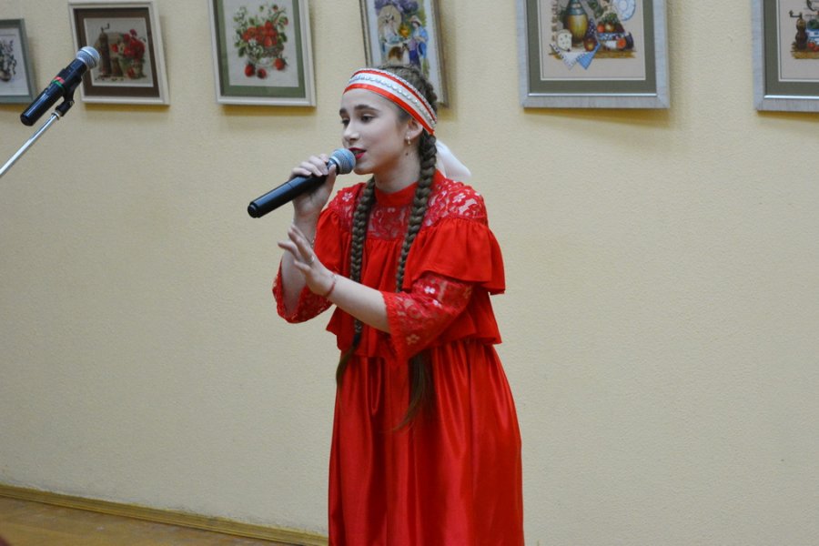 Выставка Натальи Дмитриевой «От чего душа поёт…»