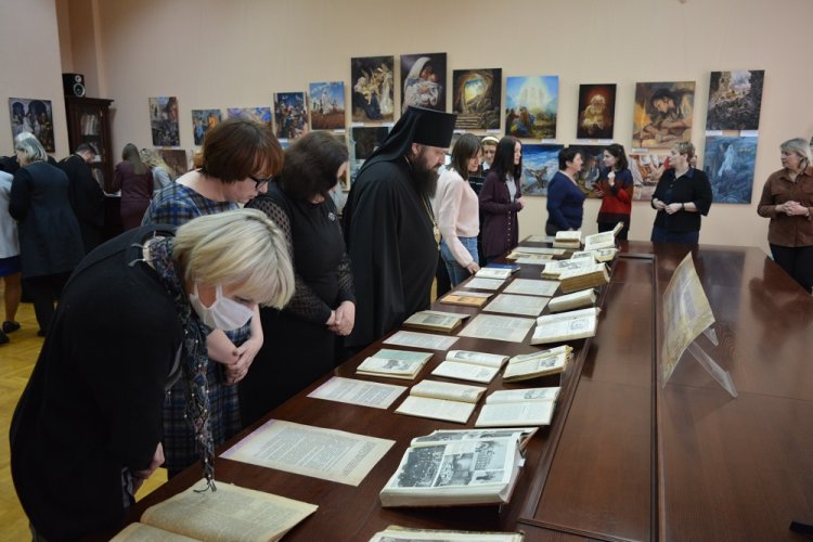 Редкие православные издания презентовали в Центральной библиотеке