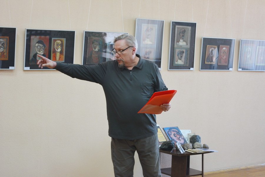 Выставка памяти Виталия Чернобрисова – «Селфи»