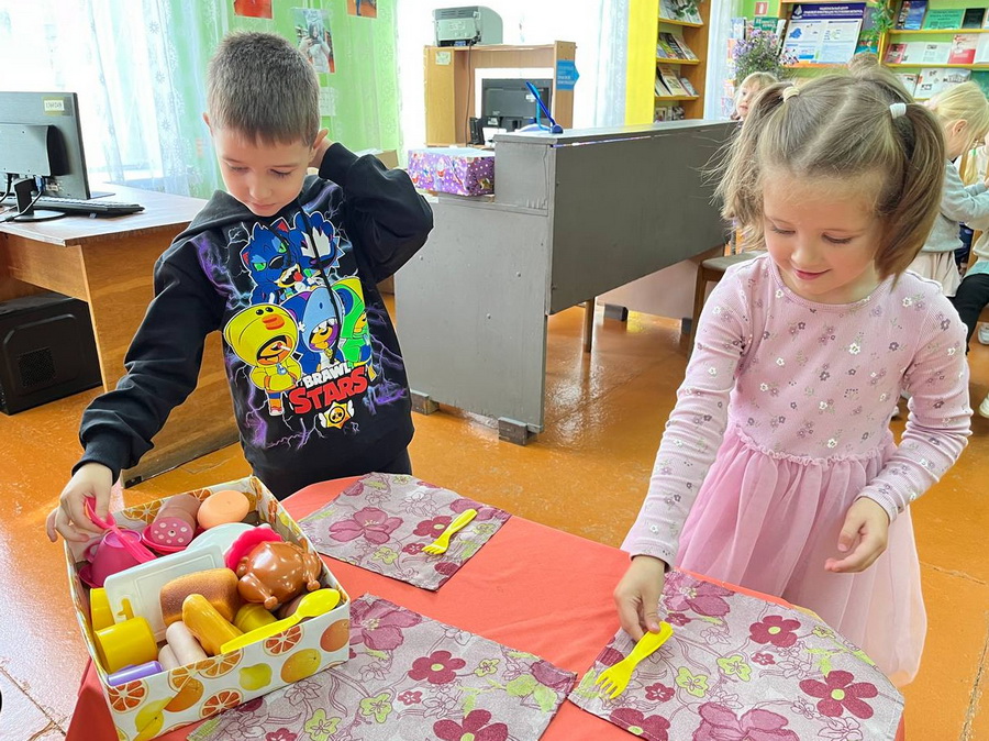 Поздравляем с Днем матери!