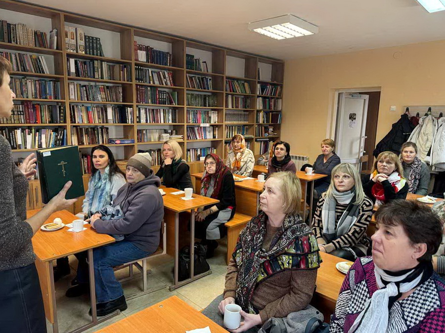 Духовное познание: сотрудники учреждения посетили Преображенский храм Гомеля