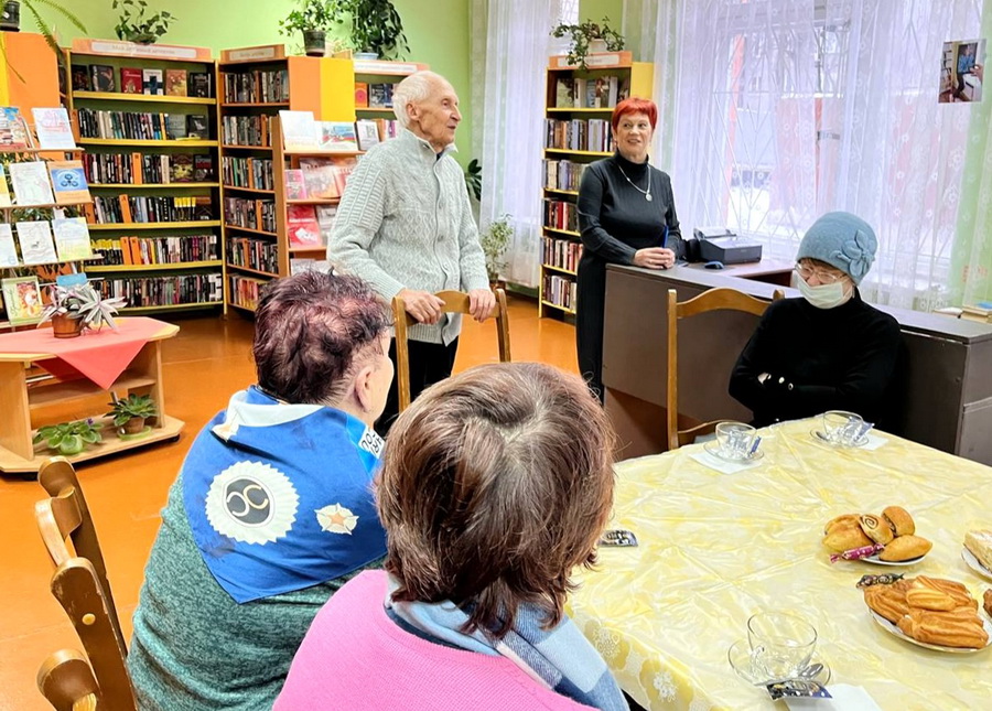 Я к улыбке и счастью вел парусник свой…