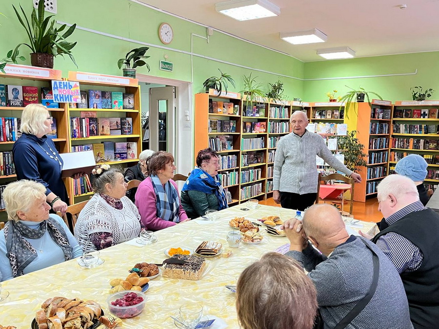 Я к улыбке и счастью вел парусник свой…