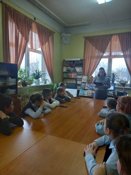 Вставали в строй девчонки и мальчишки