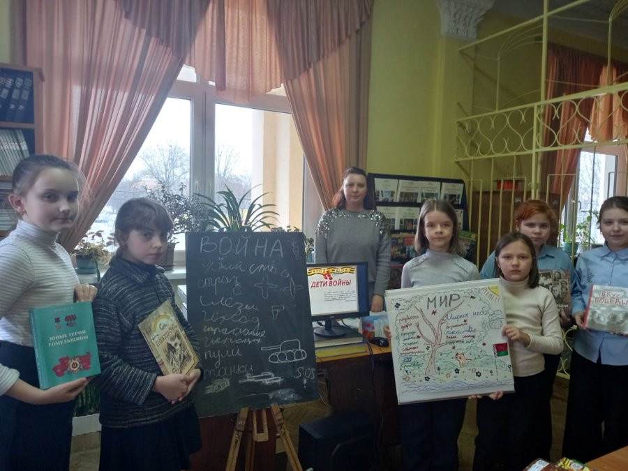 Вставали в строй девчонки и мальчишки