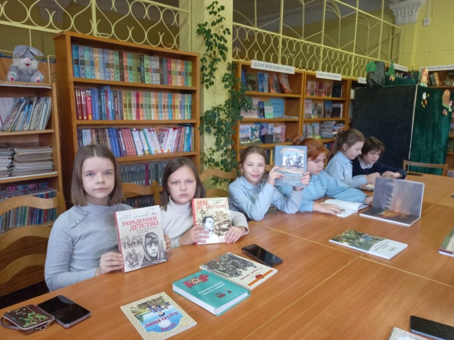 Вставали в строй девчонки и мальчишки