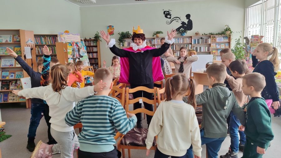 Кузька сундучок открыл – новой сказкой удивил