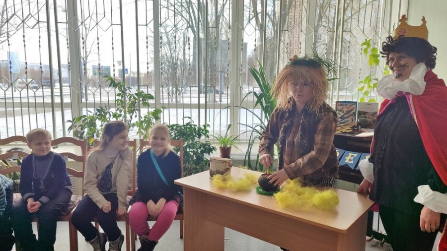 Кузька сундучок открыл – новой сказкой удивил