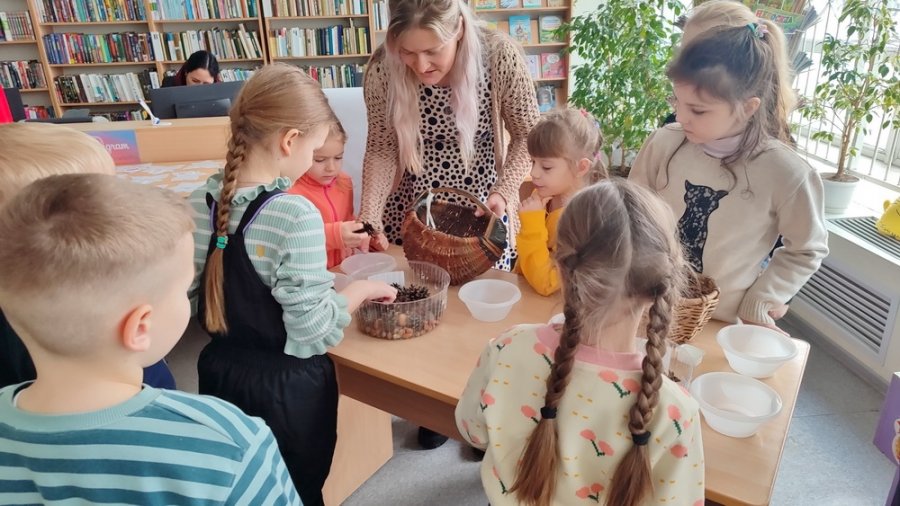 Кузька сундучок открыл – новой сказкой удивил