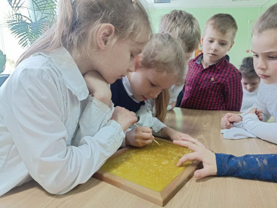 Улыбнитесь книжки – к нам пришли детишки