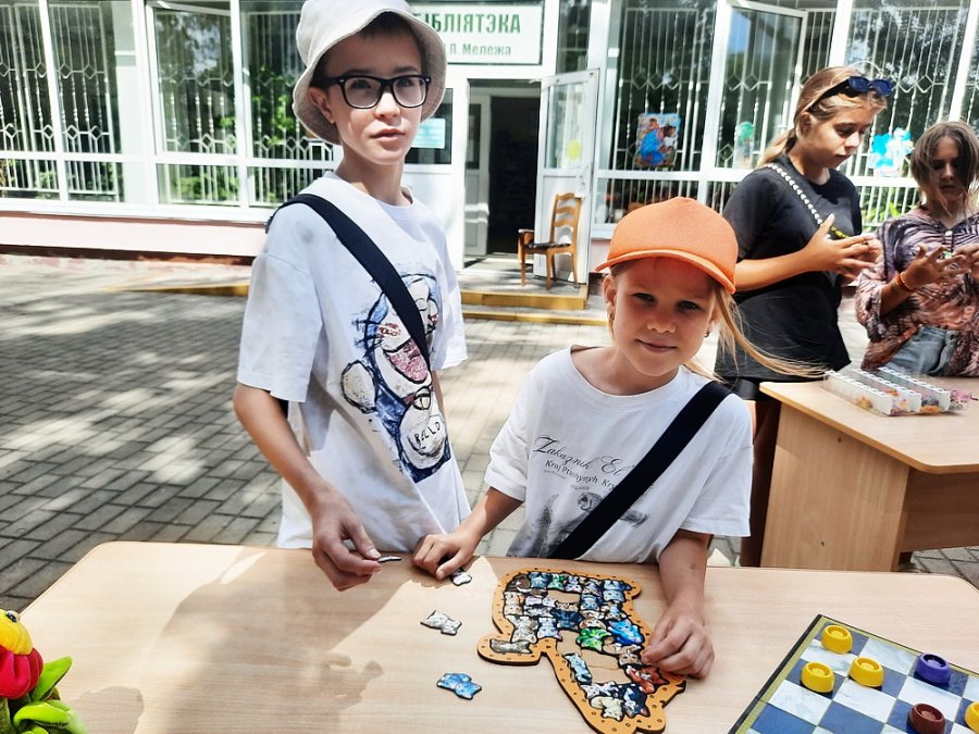 Играть с друзьями интересно