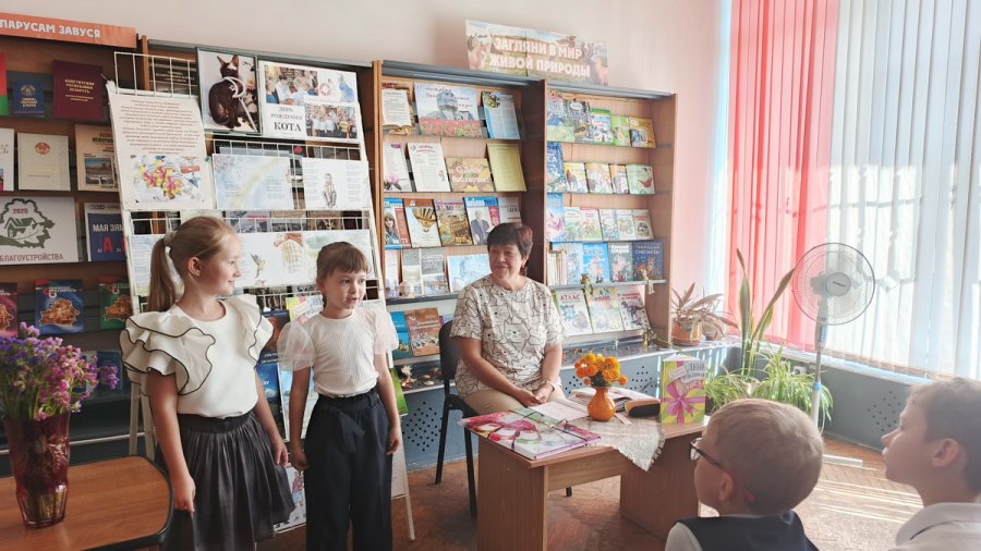 Маленьким читателям