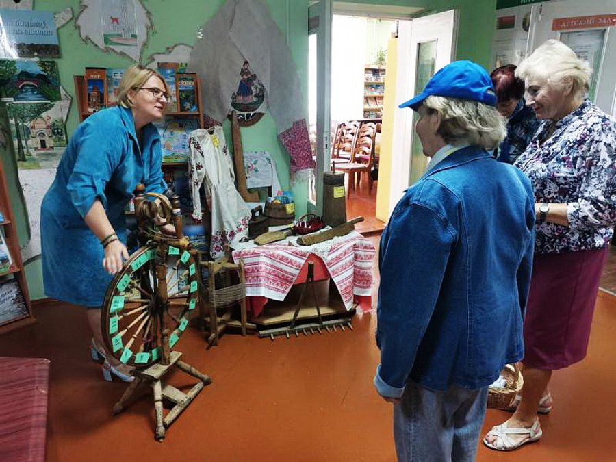 Библиотека. Библиотекарь. Книга.