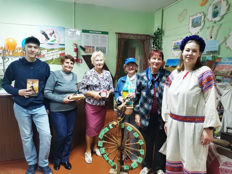 Библиотека. Библиотекарь. Книга.