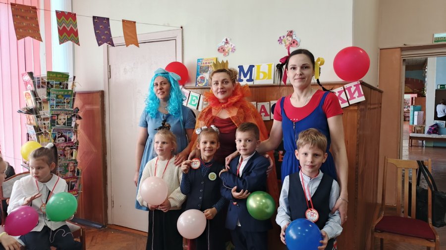 Первоклассники в библиотеке