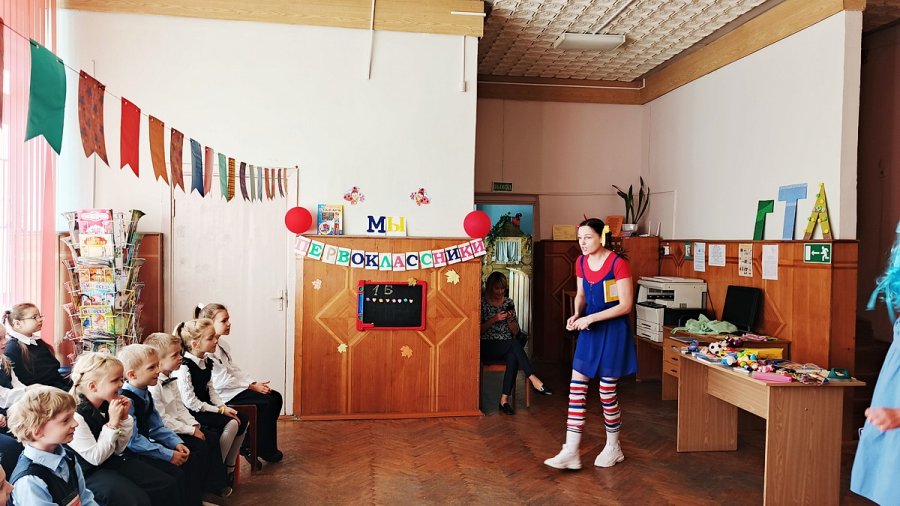 Первоклассники в библиотеке