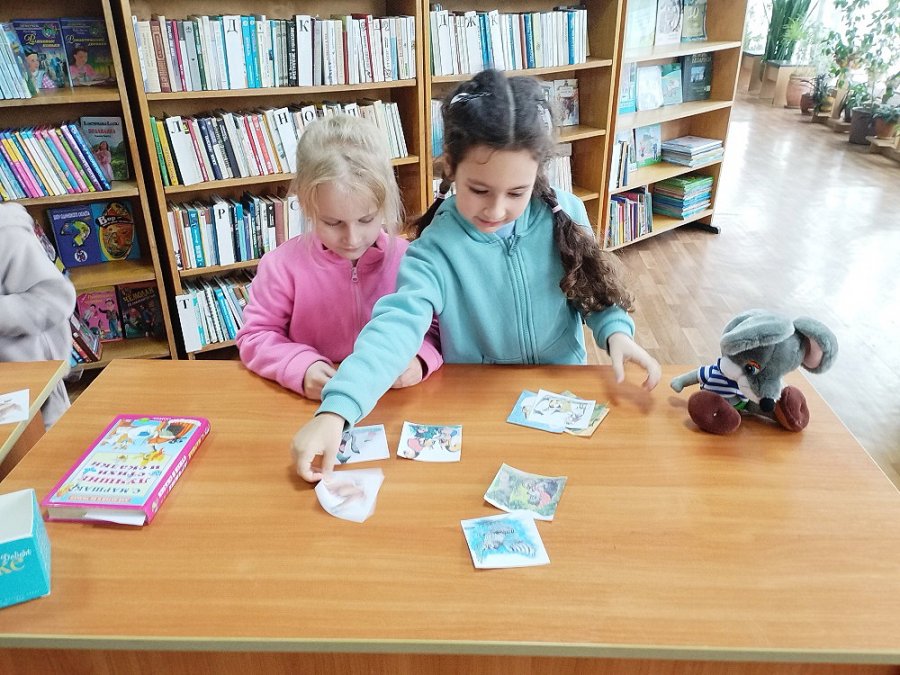 В гости к глупому мышонку