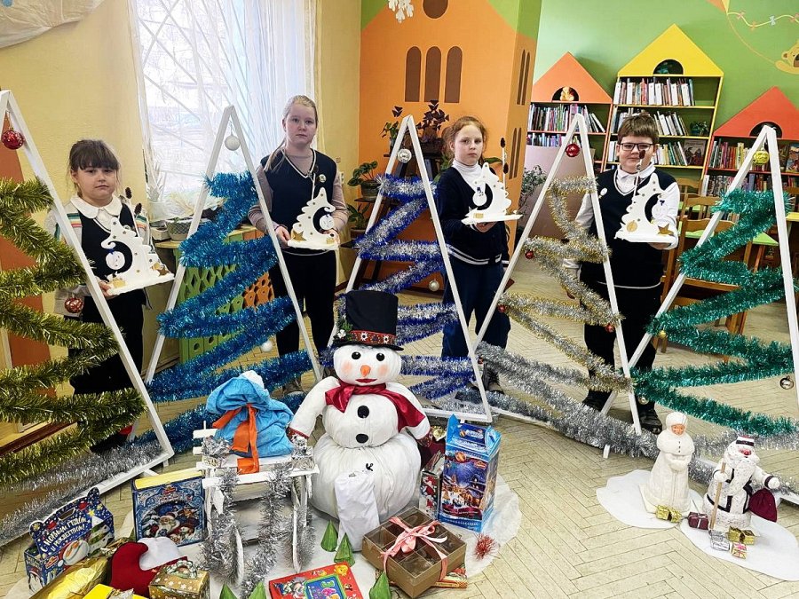 Игрушки, снежинки, хлопушки