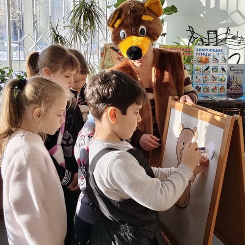 Кто прекрасно спит зимой в ямках, в норках, под водой?