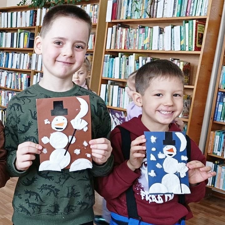 Появился во дворе он в холодном январе