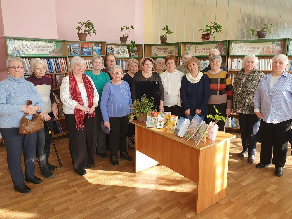 «И вновь душа поэзией полна…»