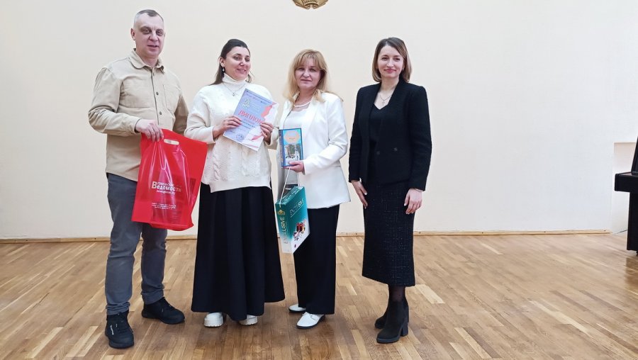 Городской конкурс чтецов «Послушайте!» «Я знаю, что все женщины прекрасны»