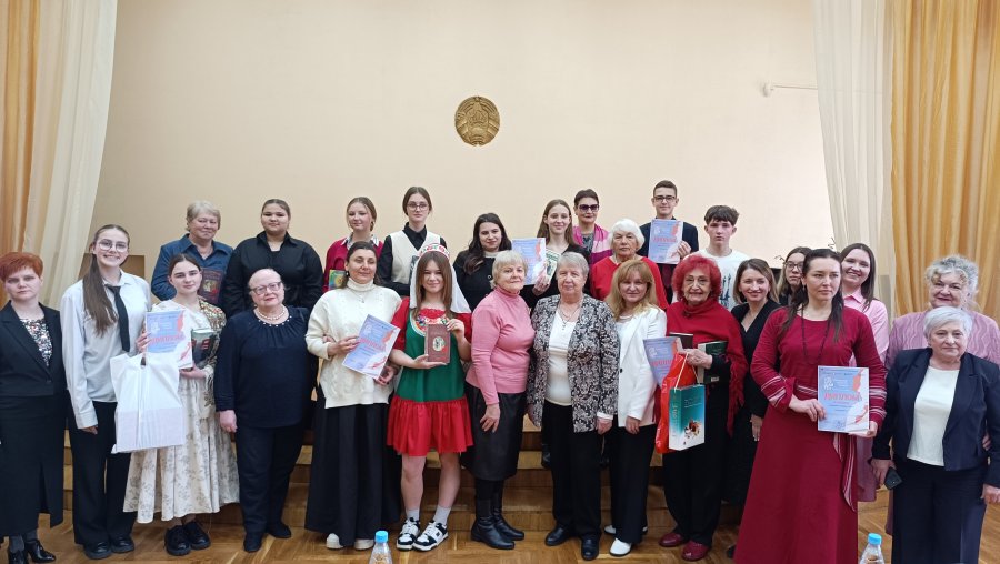 Городской конкурс чтецов «Послушайте!» «Я знаю, что все женщины прекрасны»