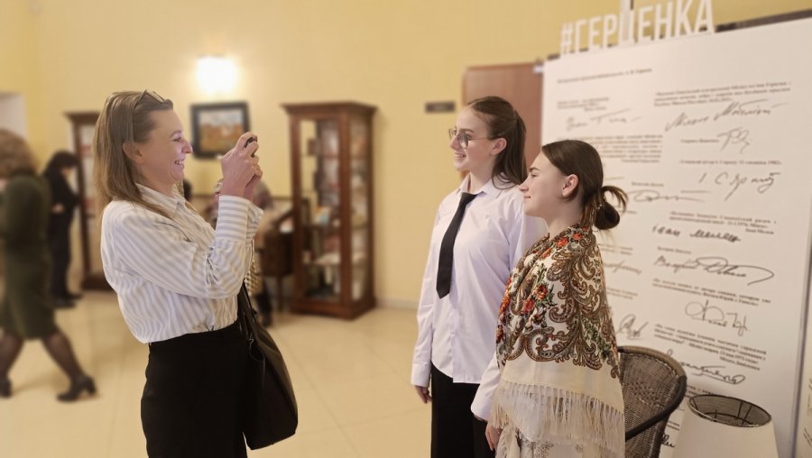 Городской конкурс чтецов «Послушайте!» «Я знаю, что все женщины прекрасны»