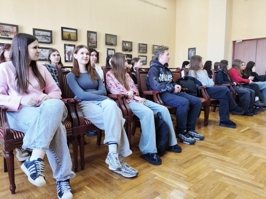 Кандрат Крапіва: ад маленства да сталасці