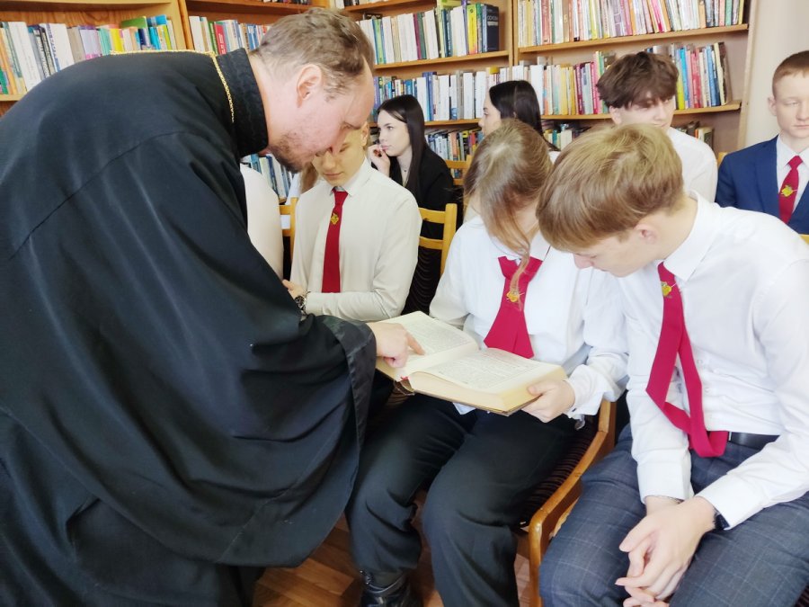 Свет добра из-под обложки