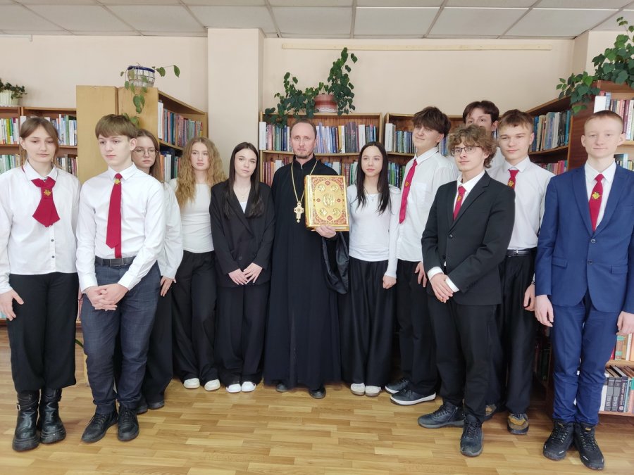 Свет добра из-под обложки