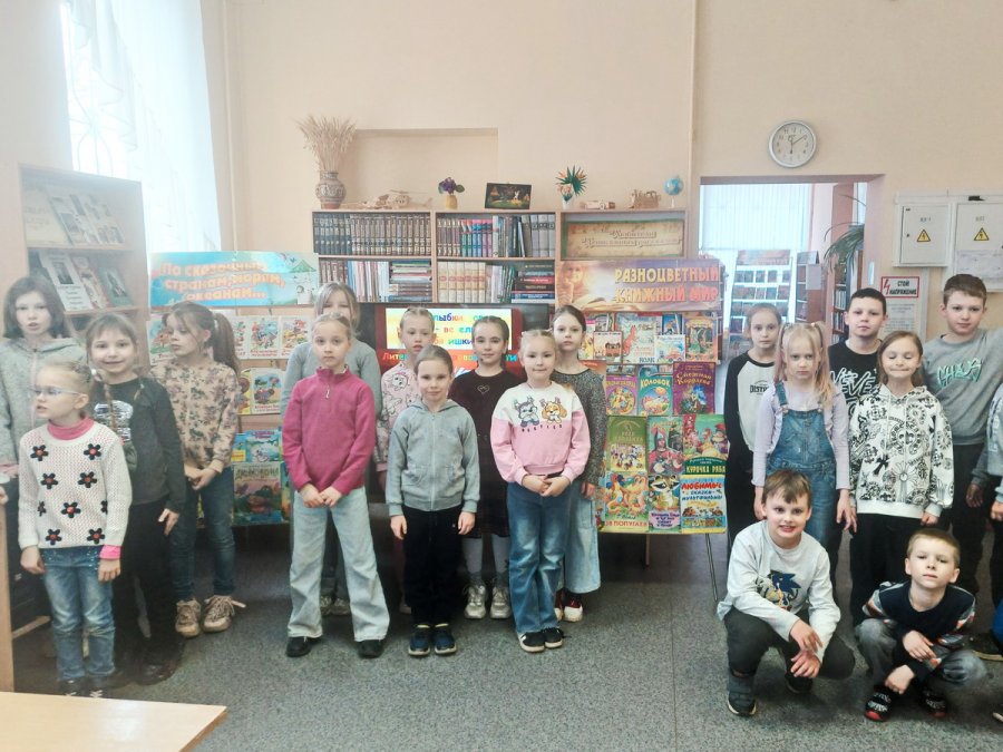 Вам улыбки дарят книжки – веселитесь, ребятишки!