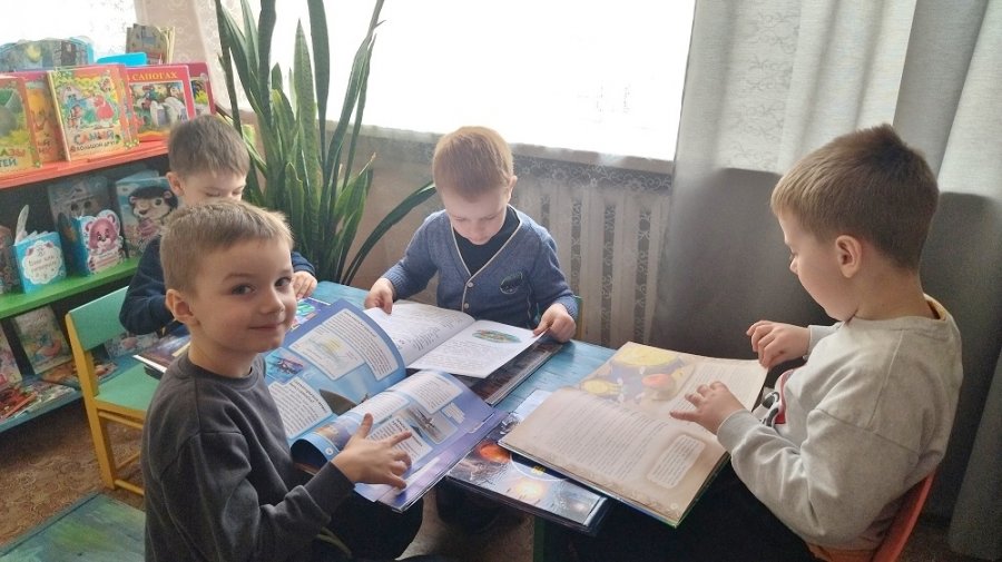 Улыбнитесь, книжки! К нам пришли детишки»