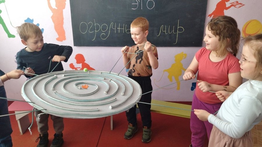 Улыбнитесь, книжки! К нам пришли детишки»