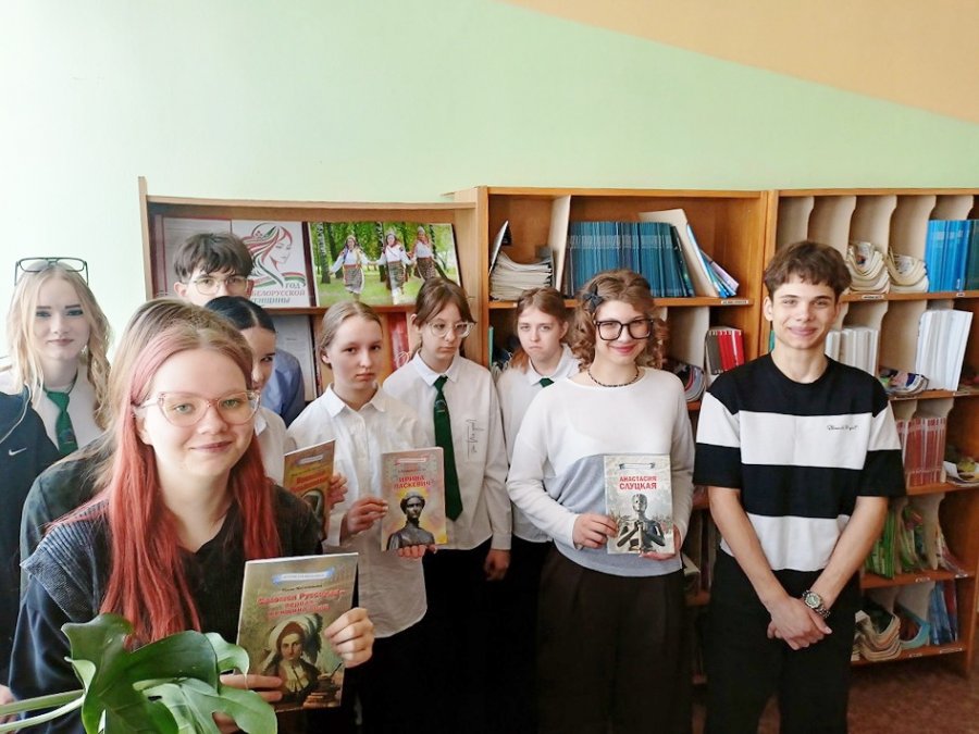 Голоса за страницами