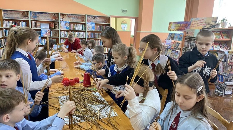 Па старонкам народных рамёстваў