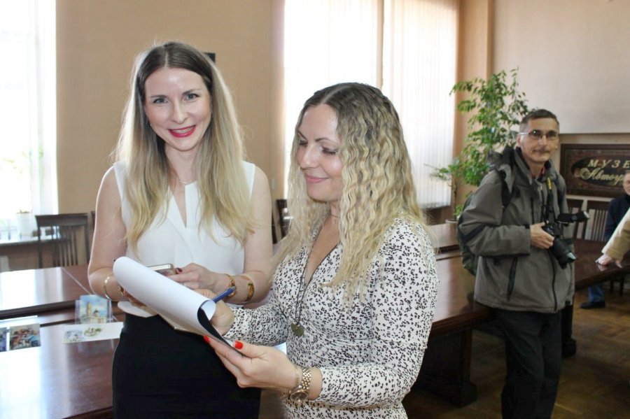 Выставка Ольги Копачёвой «Ритмы улиц»