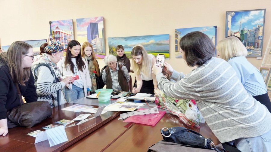 Выставка Ольги Копачёвой «Ритмы улиц»