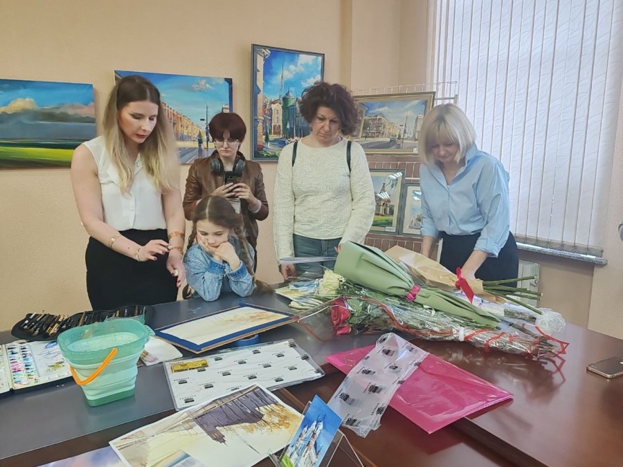 Выставка Ольги Копачёвой «Ритмы улиц»