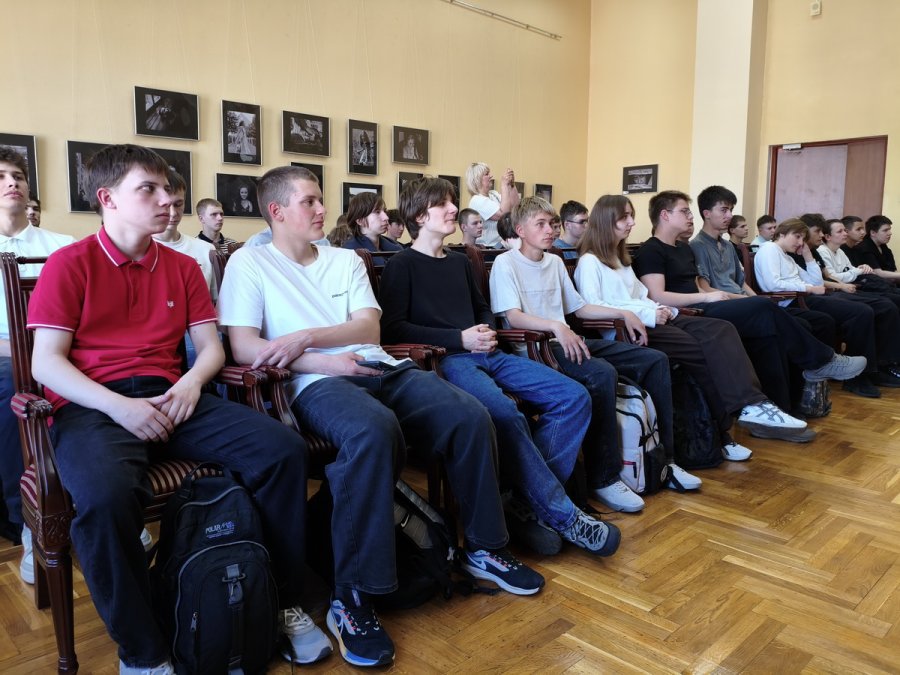 Этих дней не смолкнет слава!