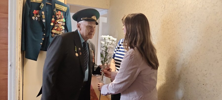 Этих дней не смолкнет слава!