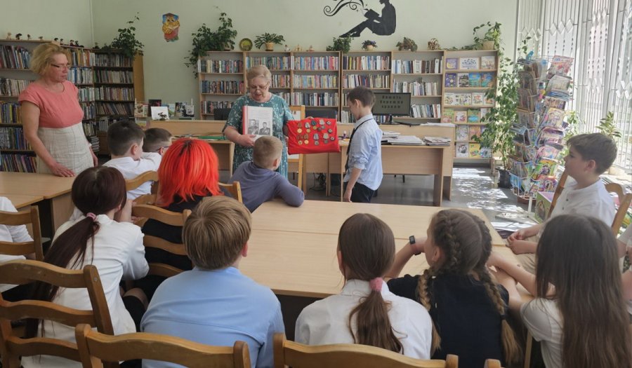 Этих дней не смолкнет слава!