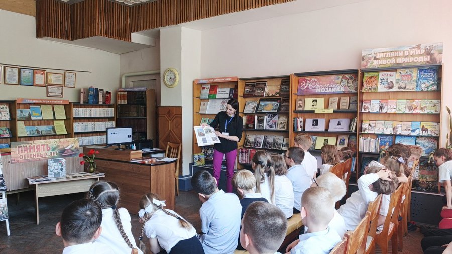 Этих дней не смолкнет слава!