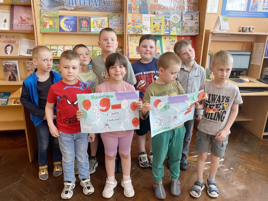 Этих дней не смолкнет слава!
