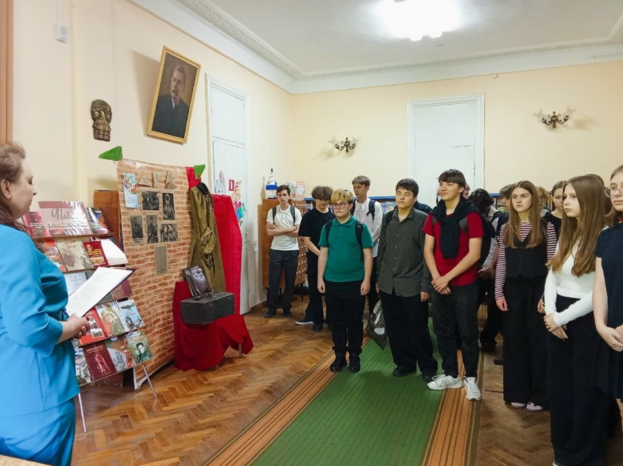 Этих дней не смолкнет слава!