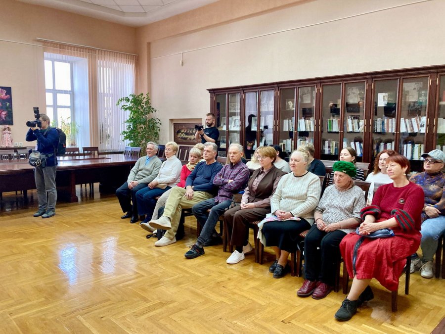 «Застывший мир танца»